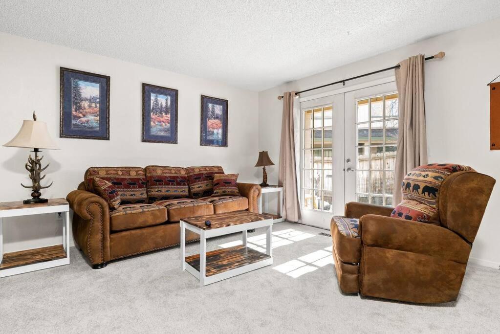 Moose Meadows- Near The Airport, Centrally Located Anchorage Exterior foto