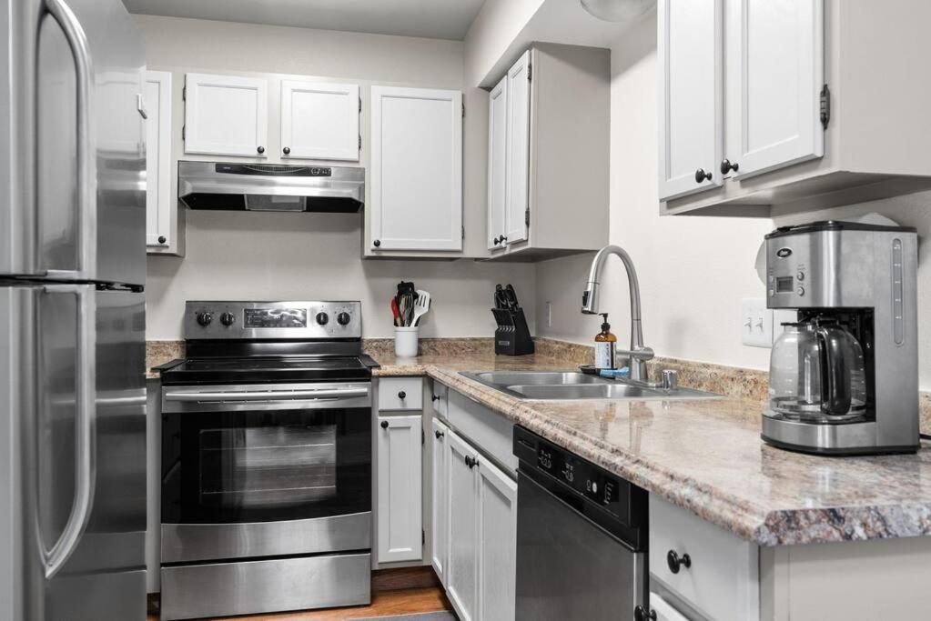 Moose Meadows- Near The Airport, Centrally Located Anchorage Exterior foto