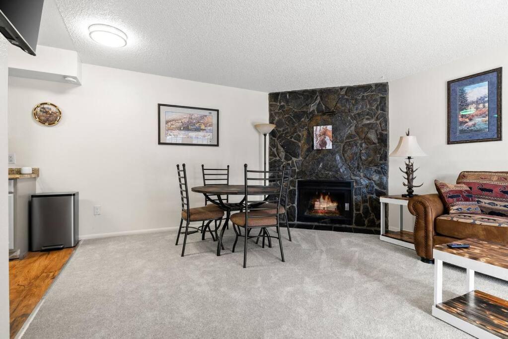 Moose Meadows- Near The Airport, Centrally Located Anchorage Exterior foto