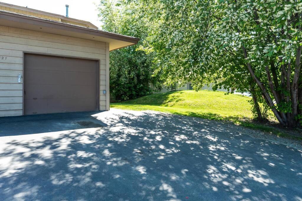 Moose Meadows- Near The Airport, Centrally Located Anchorage Exterior foto