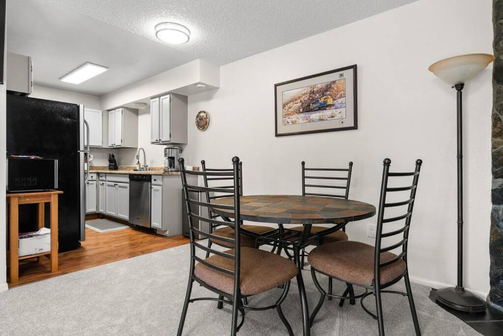 Moose Meadows- Near The Airport, Centrally Located Anchorage Exterior foto