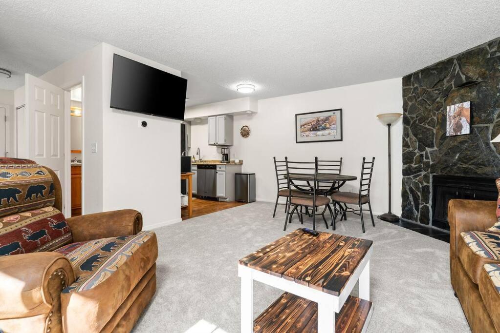 Moose Meadows- Near The Airport, Centrally Located Anchorage Exterior foto